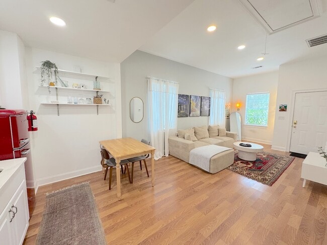 Building Photo - 2108 Burroughs St