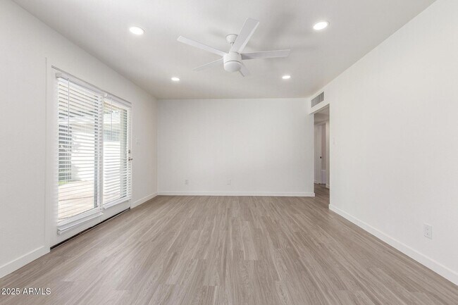 Building Photo - 5306 N 8th Ave