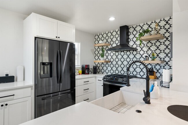 Building Photo - 6104 Reicher Dr