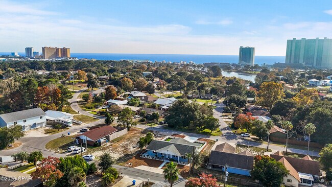 Building Photo - 121 Lakeside Cir