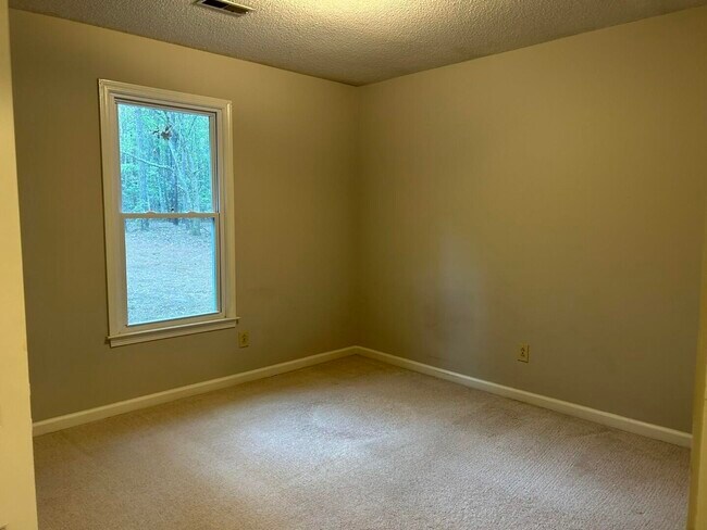 Building Photo - 20 Amos Ct