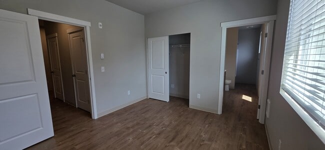 Building Photo - 1209 10th St