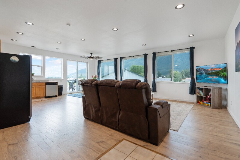 Building Photo - 228 Jensen Rd