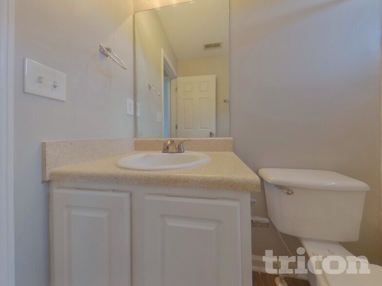 Building Photo - 341 Rosemont Ct