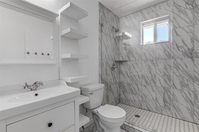 Building Photo - 912 Catalpa St