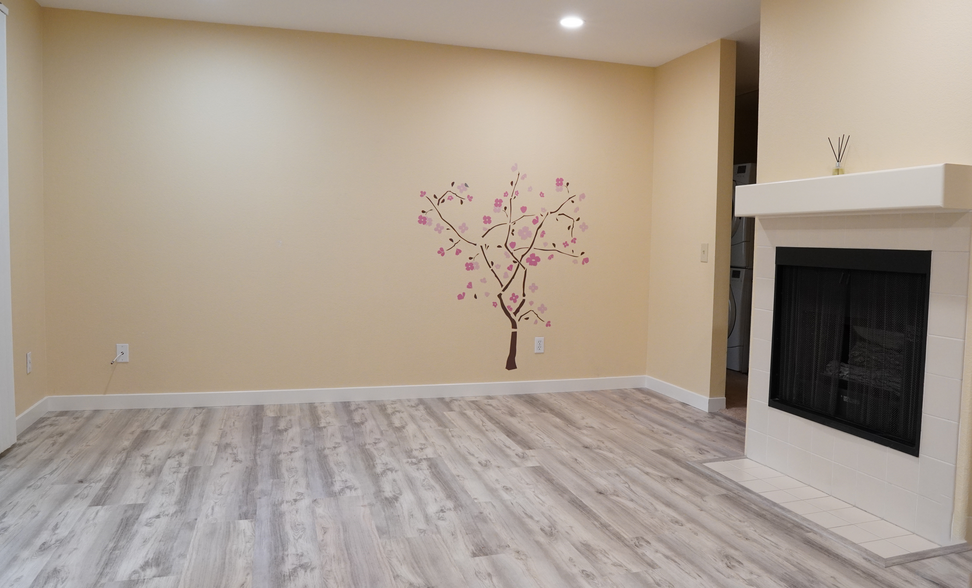 New floors and plenty of lighting - 10343 Azuaga Street