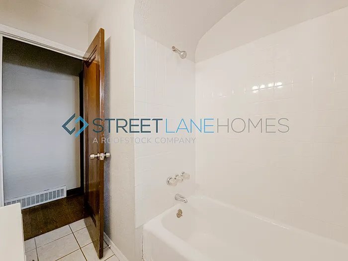 Building Photo - 51 Jendale Ct