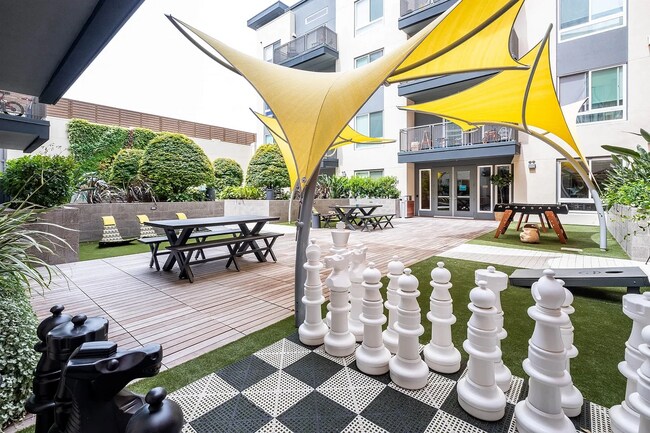 Building Photo - 300 W Washington Ave