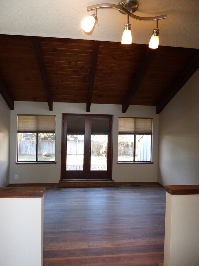 Building Photo - 61591 SE Orion Dr