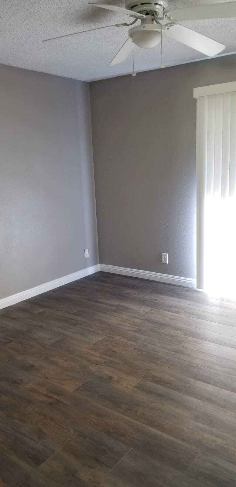 Building Photo - 14299 La Paz Dr
