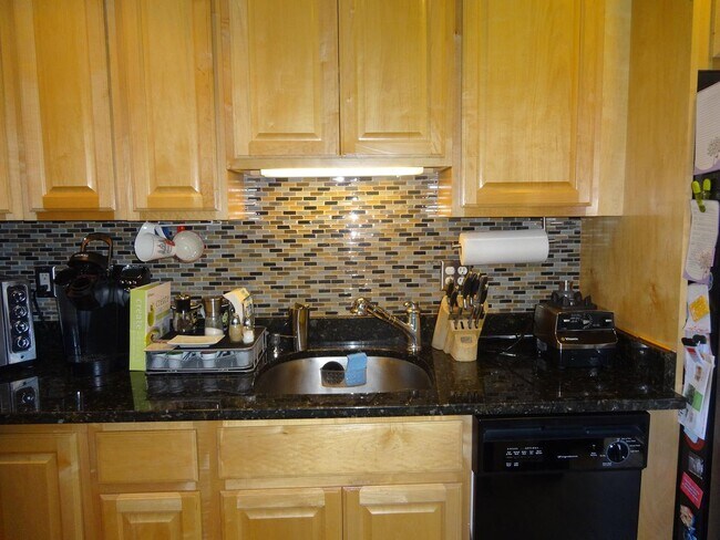 Primary Photo - 487 E 7th St
