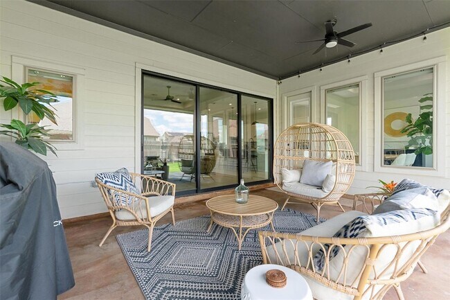 Building Photo - 3800 Sandhill Crane Dr