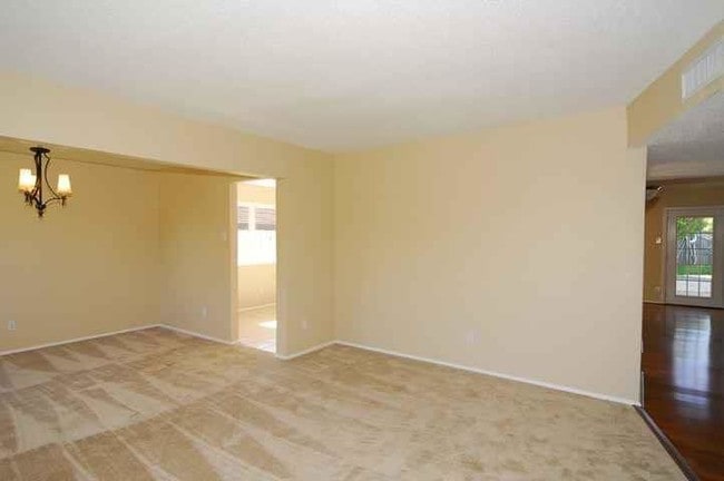 Building Photo - 3151 Kinkaid Dr