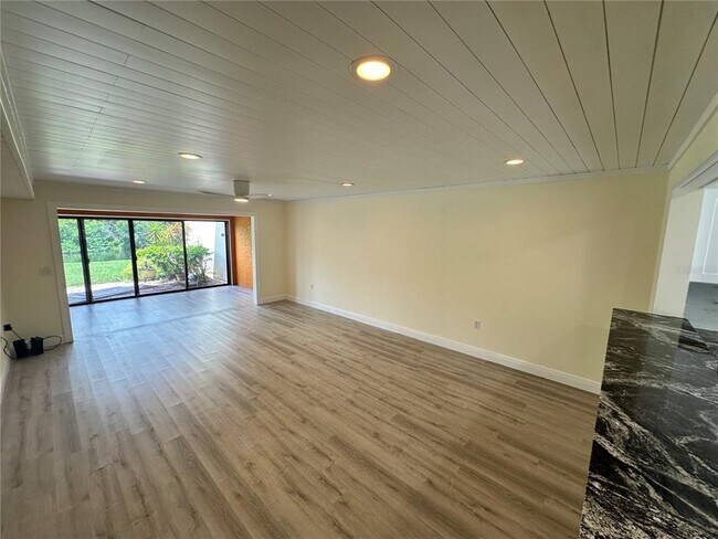 Building Photo - 620 Spring Lakes Blvd