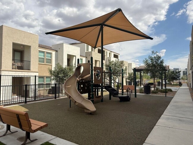 Building Photo - 6131 Garden Oasis St