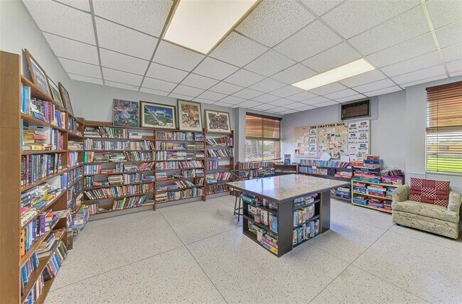 Building Photo - 226 3rd St E
