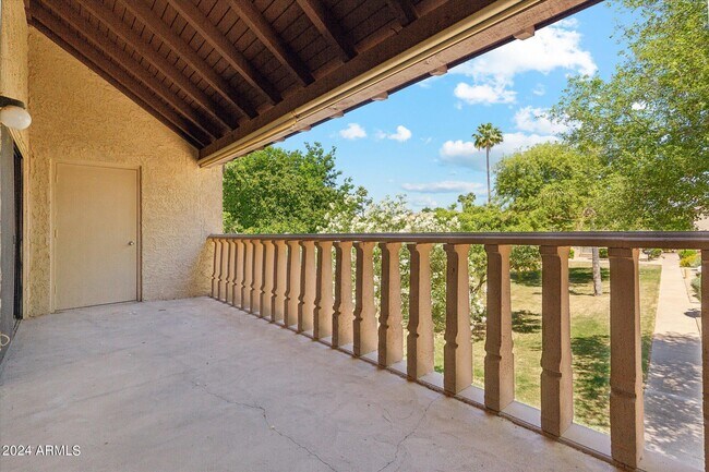 Building Photo - 8649 E Royal Palm Rd