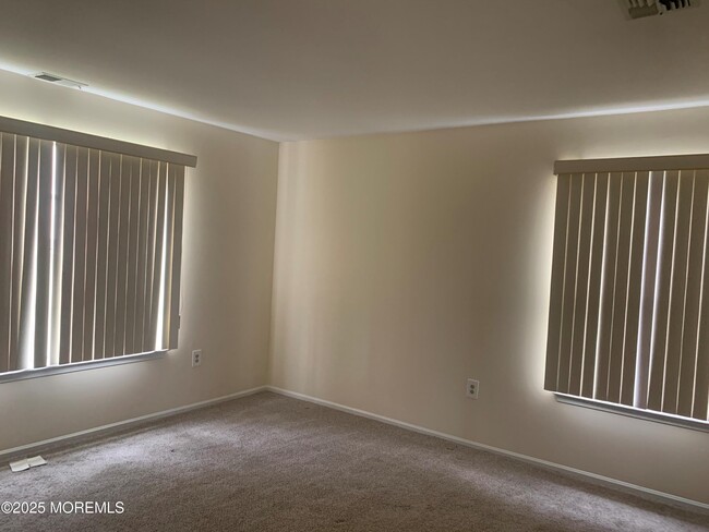 Building Photo - 124 Mohican Ln