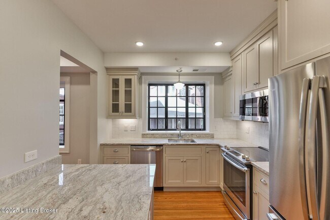 Building Photo - 1411 Willow Ave