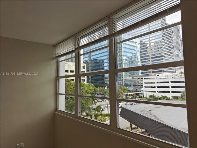 Building Photo - 825 Brickell Bay Dr