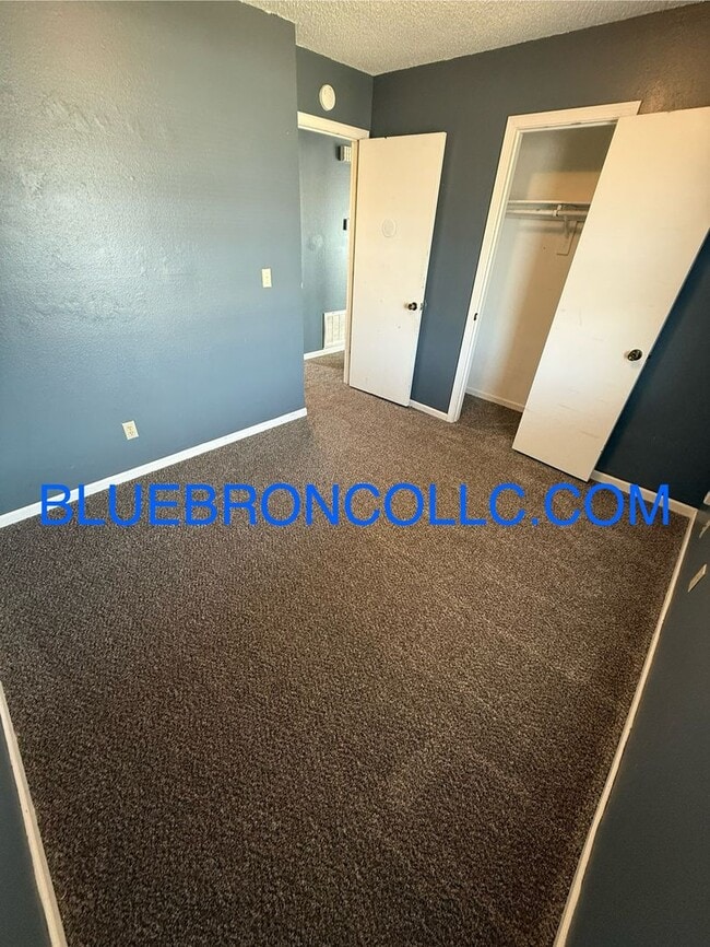 Building Photo - Cute 2 bedroom 1 bathroom home with a 1 ca...