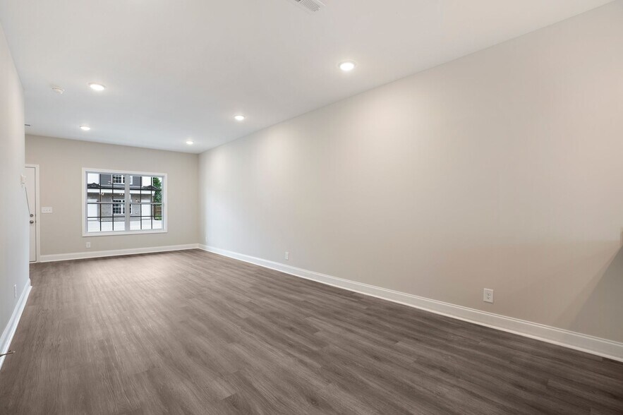 Building Photo - Excell Pointe 2 Bedroom Townhomes