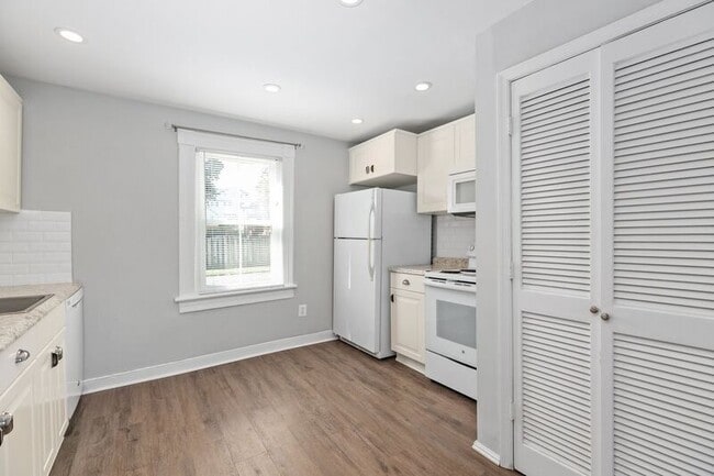 Building Photo - 407 Hawke St