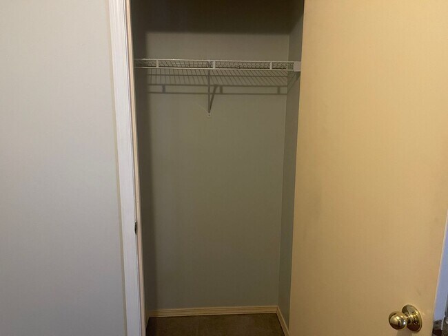 Building Photo - Beautiful 3 bedroom 2 bath in great location.