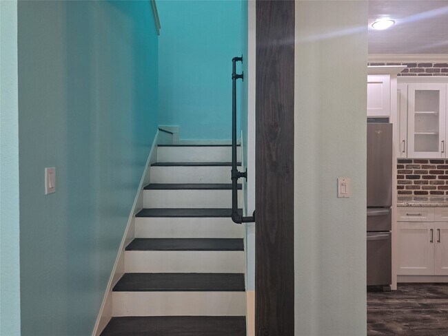 Building Photo - 921 Marine Dr
