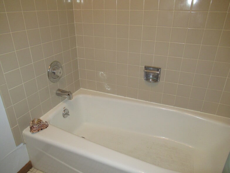 Building Photo - 9 Cedar Ct