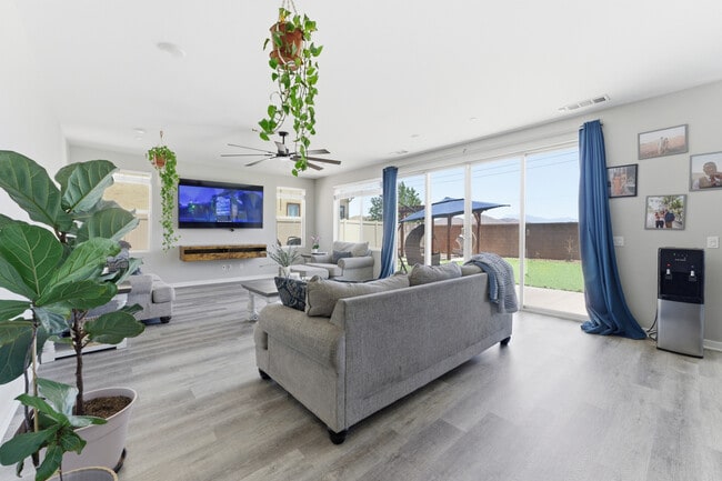 Building Photo - 31110 Bay Horse Way
