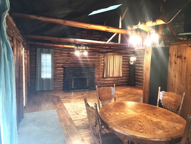 Building Photo - 3886 N West River Rd