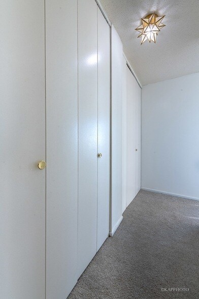 Building Photo - 6700 S South Shore Dr