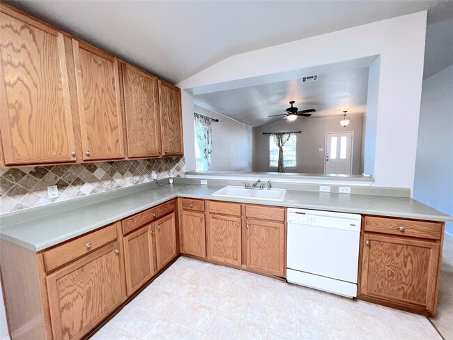Building Photo - 102 Wren Cove