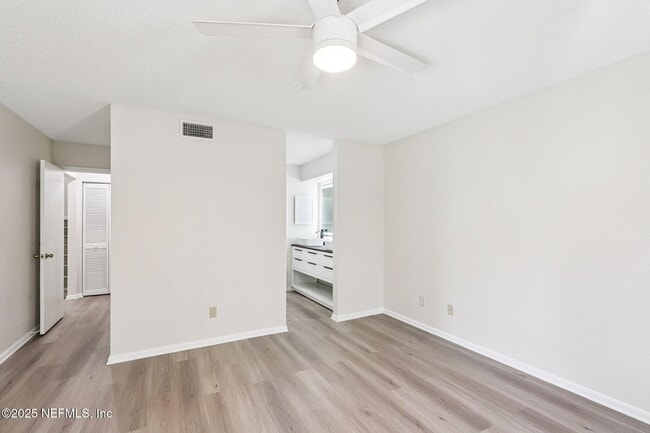 Building Photo - 144 La Pasada Cir W