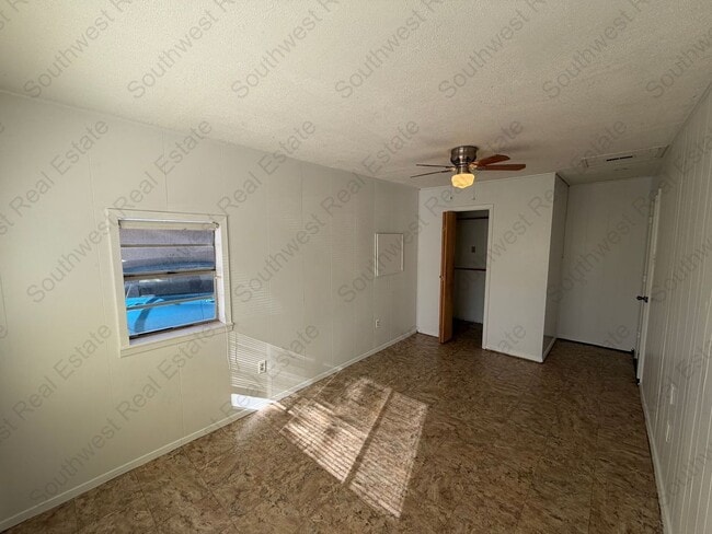 Building Photo - Spacious 3-bedroom 1 bath home