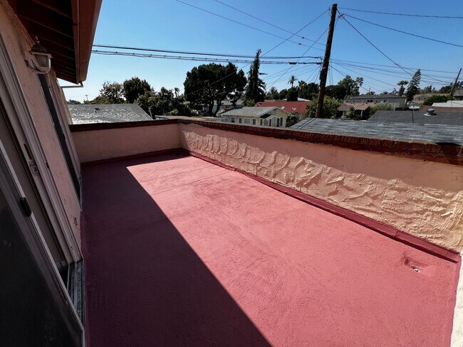 Building Photo - 603 N Pomona Ave