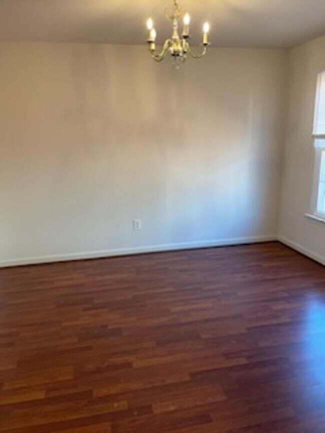 Building Photo - 5516 Sully Lake Dr