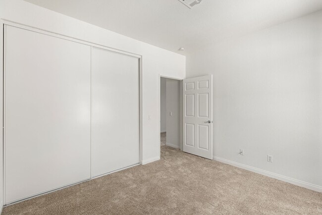 Building Photo - ? Spacious 2 Bedroom / 2 Bath Condo in Sab...
