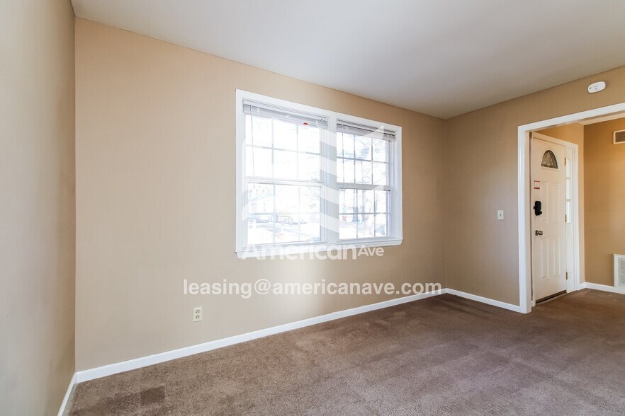 Building Photo - 205 Bob White Ave