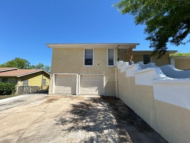 Building Photo - 801 Carmen St