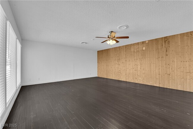 Building Photo - 105 Woodley St
