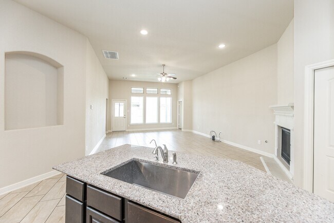 Building Photo - 23818 Hawthorn Dale Ct