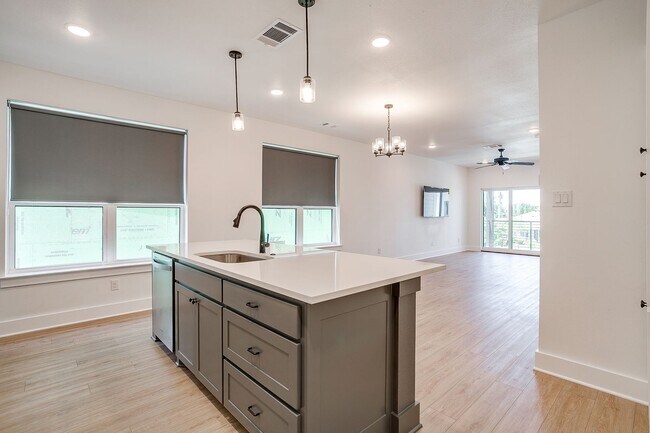 Building Photo - 2347 Benbrook Blvd