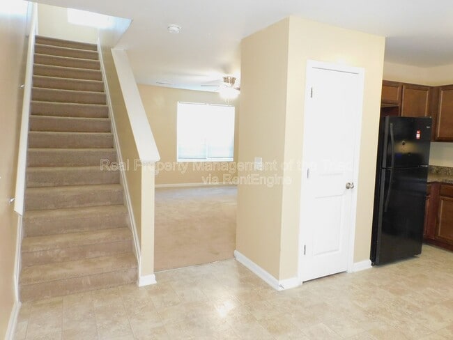 Building Photo - 3918 Mountainridge Dr