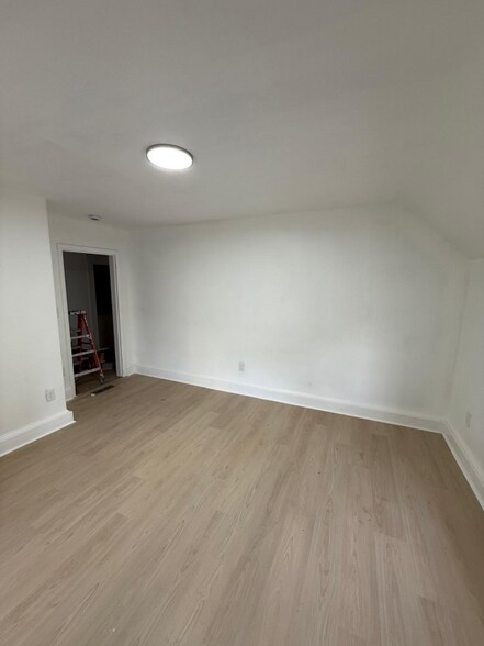 Building Photo - 1447 W 101st St