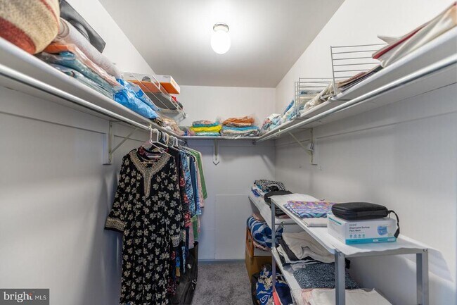 Building Photo - 211 Caravan Dr