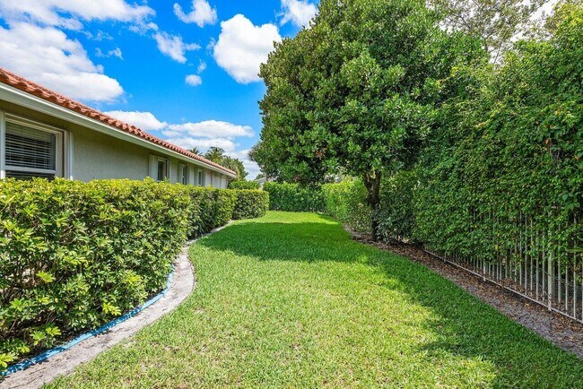 Building Photo - 4675 Manderly Dr