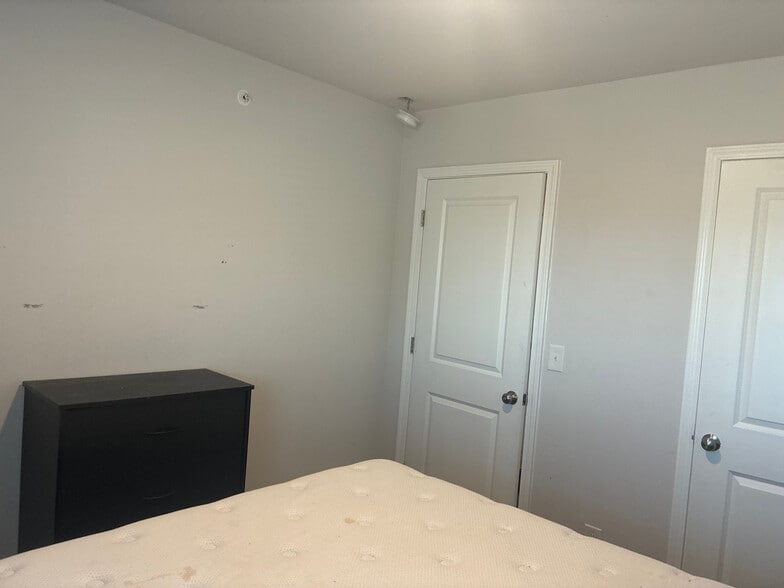 Building Photo - Room in Townhome on Shaffer Ct