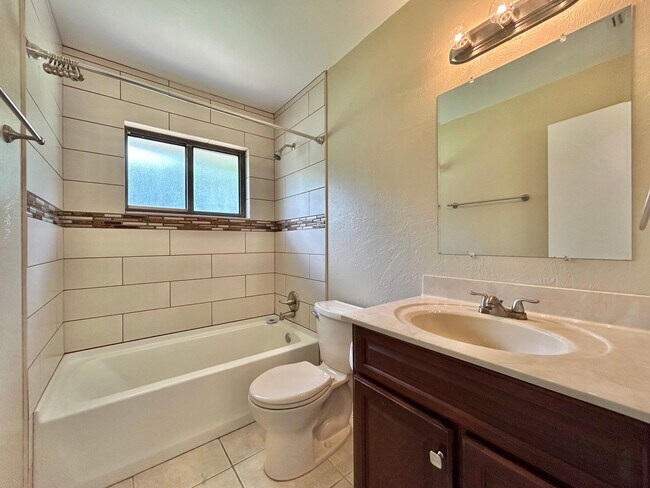 Building Photo - Stylishly upgraded 4Bedrooms/2Baths home i...